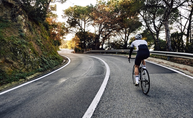 Conoce la impactante verdad detrás del mundo del Ciclismo