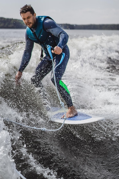 Esta es la impactante verdad detrás del deporte acuático más emocionante: ¡La historia no contada del Wakeboard!