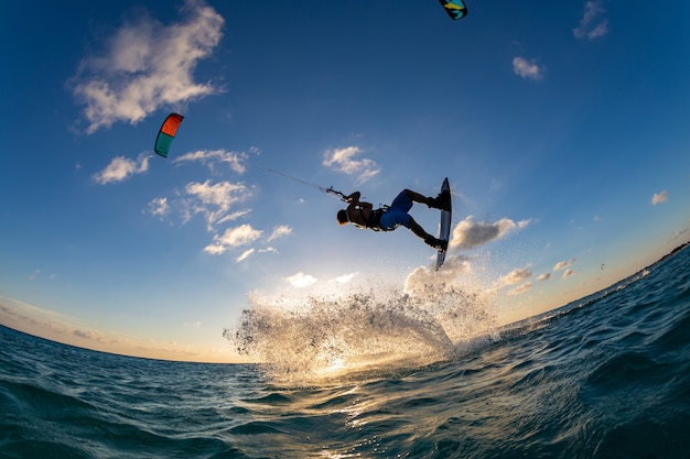 La verdadera historia del Kitesurf