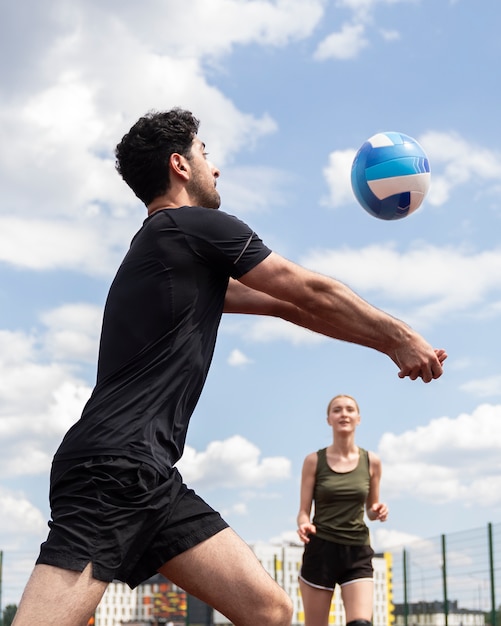 ¡Descubre la sorprendente verdad detrás del deporte del Voleibol!