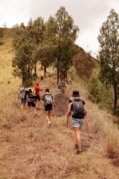 ¿El Trekking es realmente una actividad segura? La polémica detrás de los riesgos y accidentes en la montaña.