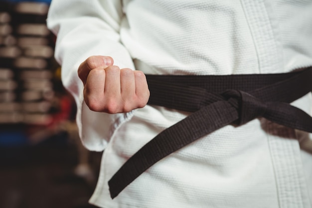 ¿Es el Karate realmente una forma de defensa personal o solo una práctica deportiva? La polémica detrás de esta disciplina marcial.