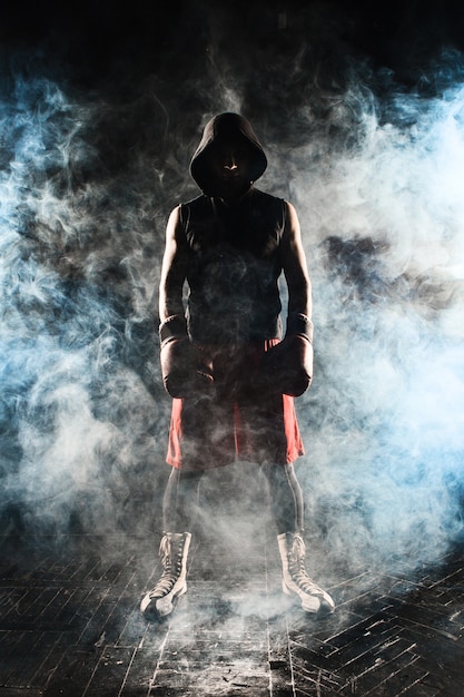 ¿Es el boxeo un deporte violento o una forma de arte? La polémica sobre la moralidad del boxeo y su lugar en la sociedad actual.