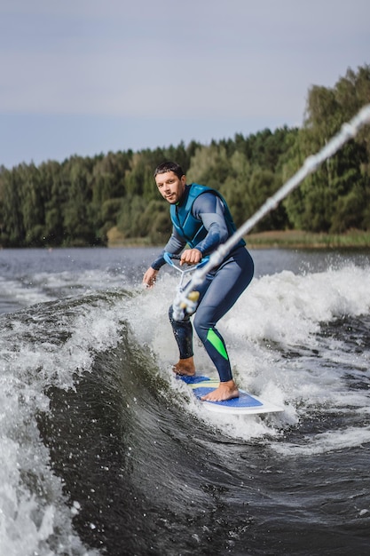 ¿Realmente el Wakeboard es un deporte seguro? La polémica sobre los riesgos y lesiones que pueden sufrir los practicantes de esta actividad.