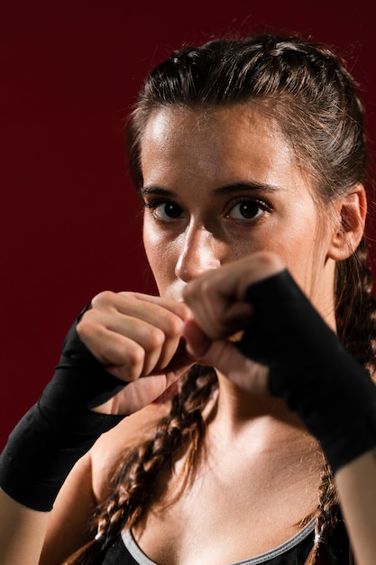 Descubre la verdad detrás de la leyenda de Ronda Rousey y cómo su éxito ocultó una historia de dolor, fracaso y superación que te dejará con la boca abierta.