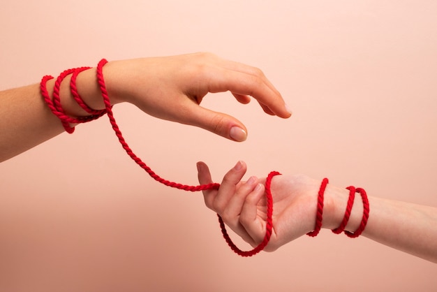 Descubre la verdad detrás de los Pulseras Rojas: ¿Realidad o ficción? Una historia que te hará reflexionar sobre la vida y la muerte.