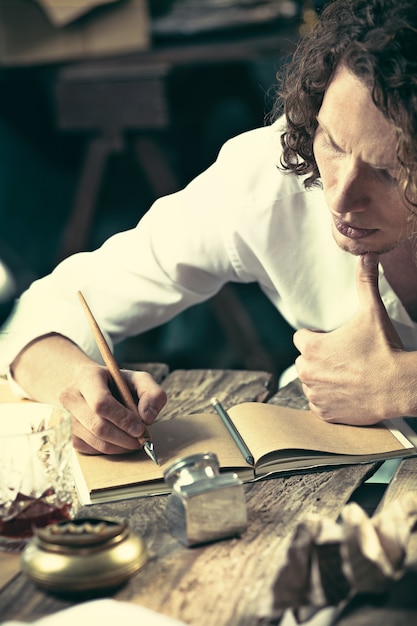 Descubre los secretos más oscuros de Pablo Neruda: ¿Héroe o villano?