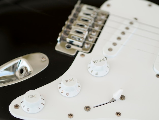 Desvelando los orígenes ocultos de la música electrónica: una mirada profunda a su evolución y revolución.