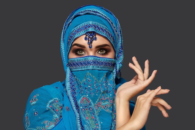 Desvelando los secretos detrás de la danza árabe: una historia fascinante