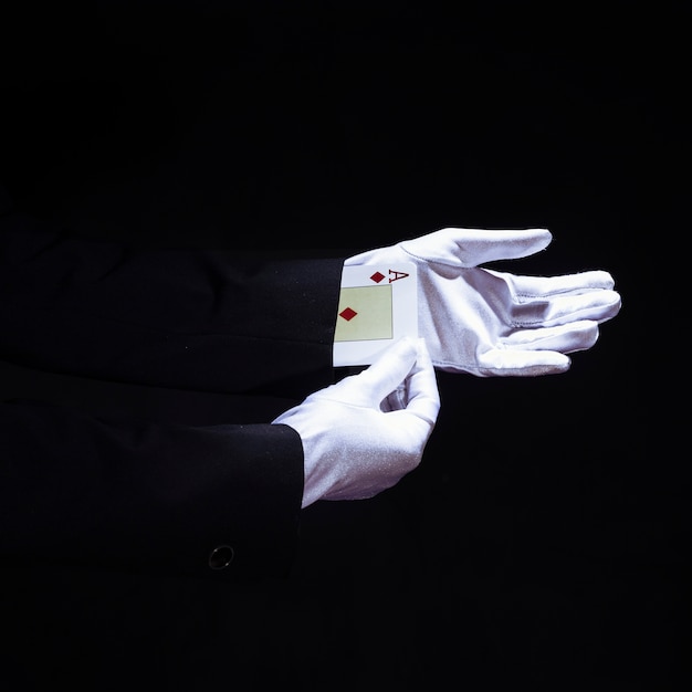 Desvelando los secretos ocultos del enigmático Fantasma de la Opera.