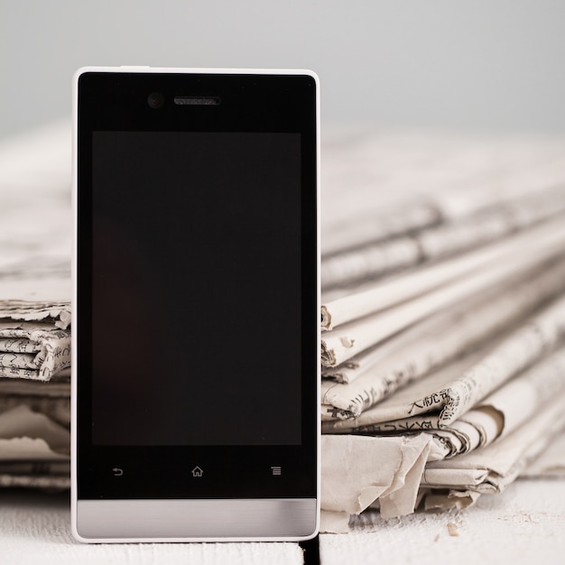 La fascinante evolución de los celulares: desde aparatos primitivos hasta la tecnología de vanguardia que conocemos hoy en día.