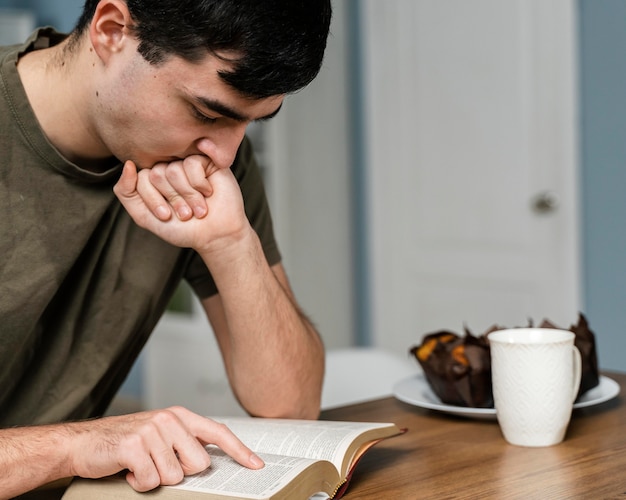 La impactante historia de Job: cómo el sufrimiento fortaleció su fe en la Biblia