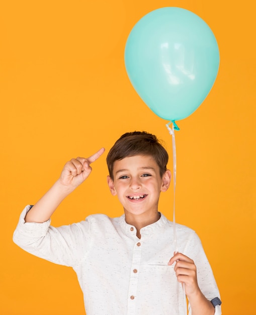 La impactante verdad detrás del misterioso Niño de los Globos