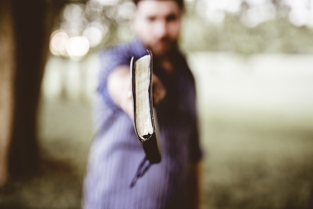 La verdadera historia de Job: sufrimiento y fe en la Biblia