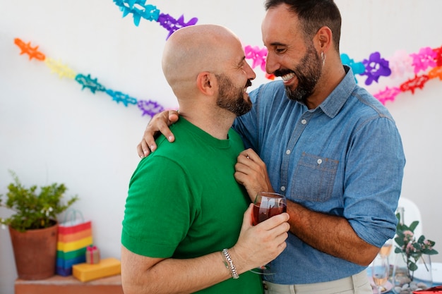 Sandro: ¿Un ídolo bisexual o una víctima de la intolerancia?