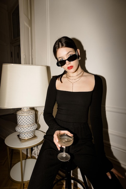 ¿Coco Chanel, una visionaria revolucionaria o una oportunista astuta?