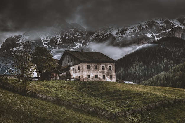 ¿Crees en los fantasmas? Reflexiona sobre la existencia de lo sobrenatural y los misterios que nos rodean