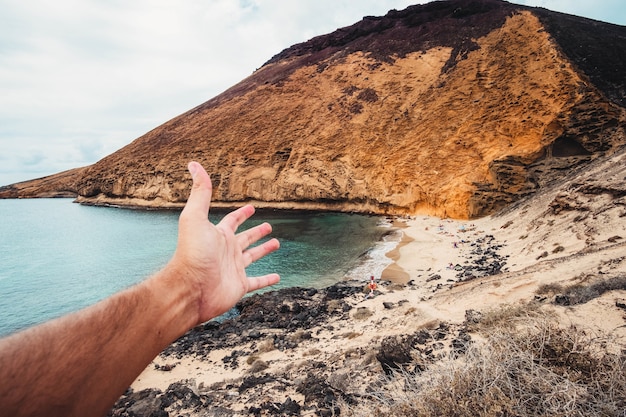 ¿Cuál es el impacto del turismo en el ecosistema frágil de Canarias? ¿Deberíamos limitar su acceso para preservarlo?