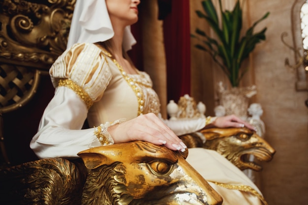 ¿Deberíamos cuestionar la historia de la Dama de Oro? La polémica detrás de su legado.