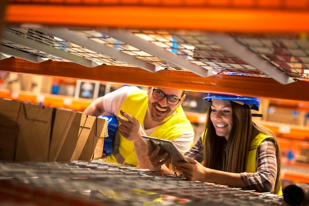 ¿Es Amazon un benefactor global o una amenaza para los negocios tradicionales?