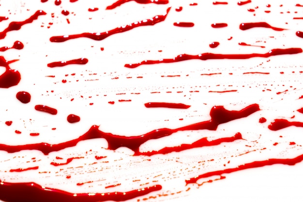 ¿Es Bodas de Sangre una crítica social o una exaltación de la violencia? Reflexiones sobre una obra que sigue generando polémica.