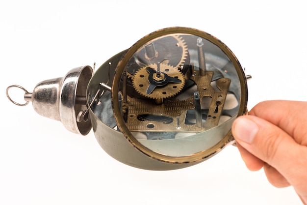 ¿Es Clockwork un héroe o un villano? La polémica que rodea a su legado