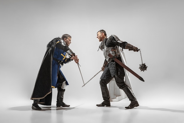 ¿Es Macbeth realmente un ejemplo de la maldad humana o solo una víctima de su época?