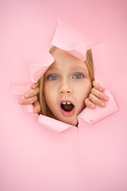 ¿Es Muchacha Ojos de Papel una canción machista? Una reflexión sobre la letra y su impacto en la sociedad.