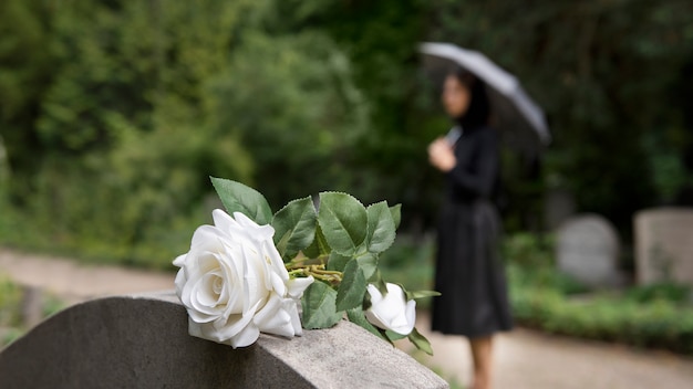 ¿Es el Novio de la Muerte un símbolo de honor o una glorificación de la guerra?