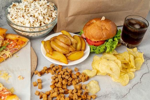 ¿Es la comida chatarra realmente tan mala para nuestra salud? Una reflexión sobre la responsabilidad individual y la industria alimentaria.