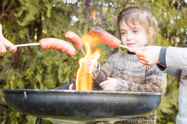 ¿Es posible la convivencia entre elementos opuestos? La reflexión detrás de Niño Fuego y Niña Agua.