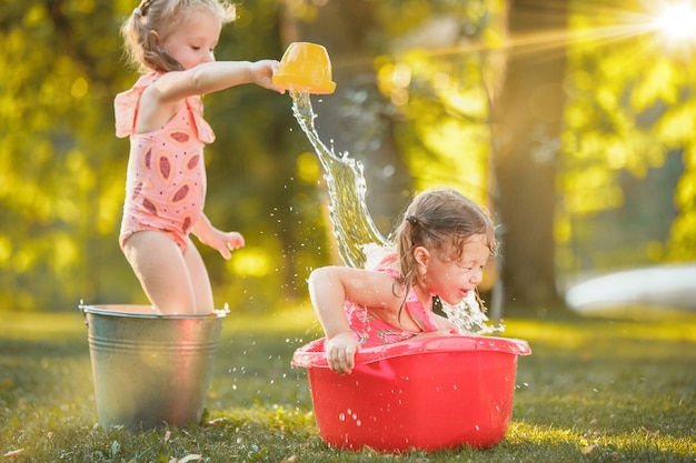 ¿Fireboy y Watergirl son un ejemplo de igualdad de género o perpetúan estereotipos? Analicemos cómo se representan los personajes y qué mensajes transmiten a los niños y niñas que juegan con ellos.
