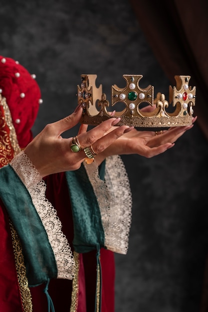 ¿Fue la relación entre la Reina Victoria y Abdul realmente un amor platónico o una manipulación política? Descubre la verdad detrás de esta historia controversial.