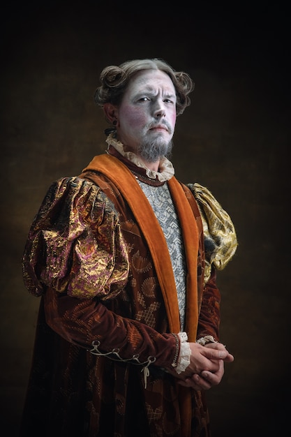¿Fue realmente loco el Emperador? Una reflexión sobre la estigmatización de la salud mental en la historia.
