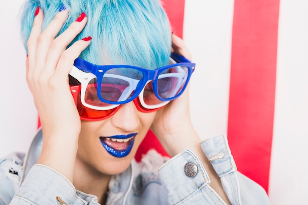 ¿Katy Perry: ¿una estrella en constante evolución o una reinventora brillante?