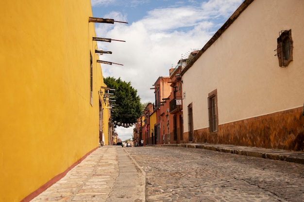 ¿Por qué Los Chicos del Barrio siguen siendo relevantes hoy en día? Una reflexión sobre la representación cultural y la inclusión en la industria del entretenimiento.