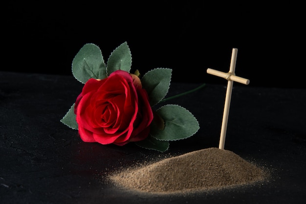 ¿Por qué la Santísima Muerte genera tanta controversia? Reflexiones sobre su culto y su relación con la muerte en la sociedad actual.