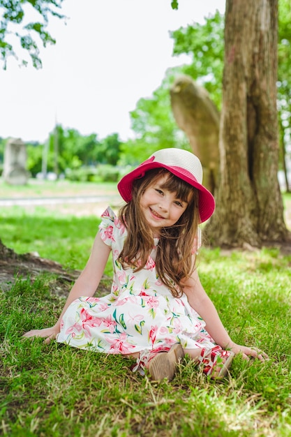 ¿Qué nos enseña la historia de la niña del parque sobre la sociedad y nuestra capacidad de creer en lo desconocido?