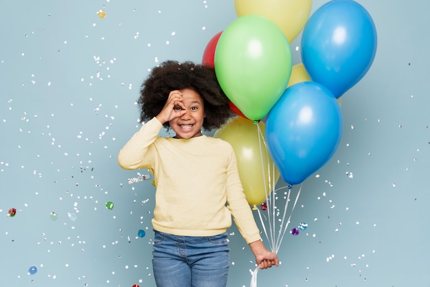 ¿Realidad o ficción? La controversia sobre el Niño de los Globos que te hará cuestionar todo lo que sabías.