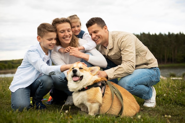 ¿Realidad o invención? La polémica sobre la verdadera historia de la familia Perron y su casa embrujada.