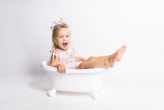 ¿Realidad o leyenda urbana? La niña del baño y la importancia de investigar la verdad.