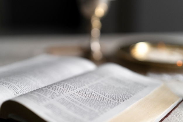 ¿Realmente conocemos la verdadera historia de la Biblia Católica? Una reflexión sobre su impacto en la sociedad y su interpretación actual