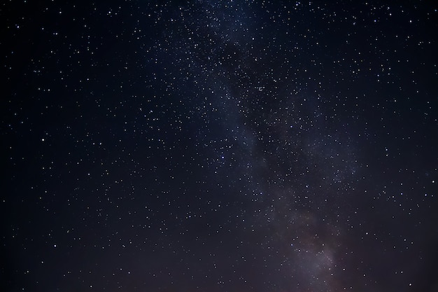 ¿Realmente conoces la verdadera moraleja detrás de las Mil y Una Noches? Descubre por qué esta historia sigue siendo relevante en la actualidad.