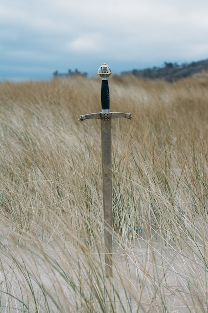¿Realmente existió la espada Excalibur? La verdad detrás del mito.