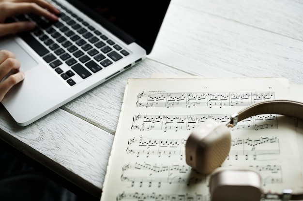 - ¿Realmente necesitamos la clave de sol y las notas musicales para crear música?