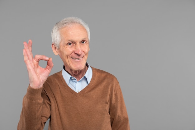 ¿Realmente necesitamos las pastillas del abuelo? Una reflexión sobre la medicación en la tercera edad.