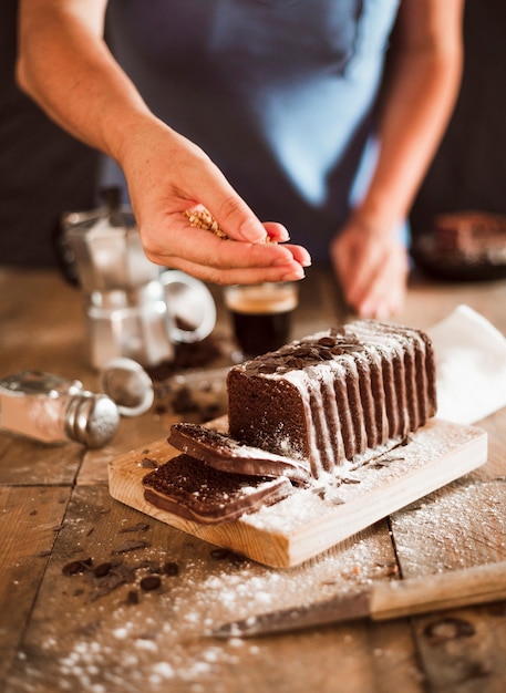 ¿Realmente queremos una fábrica de chocolate como la de Charlie? Una reflexión sobre los valores que promueve la historia.