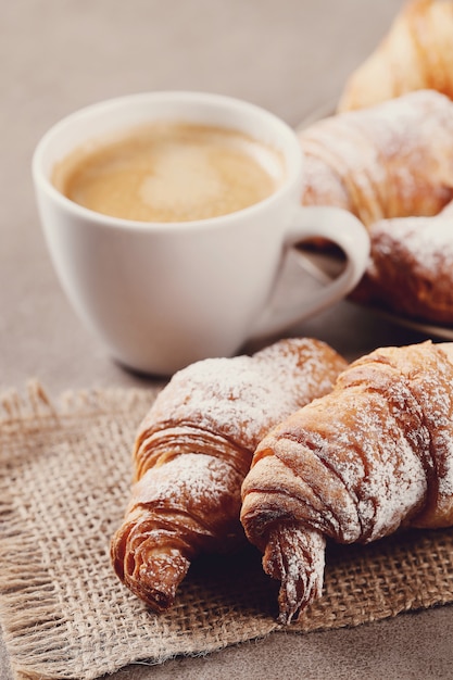 ¿Starbucks es una experiencia única o una trampa de consumo masivo?