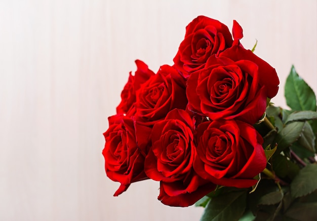 ¿Te atreverías a pasar una noche en Rose Red? La polémica sobre la veracidad de los fenómenos paranormales en la famosa casa.