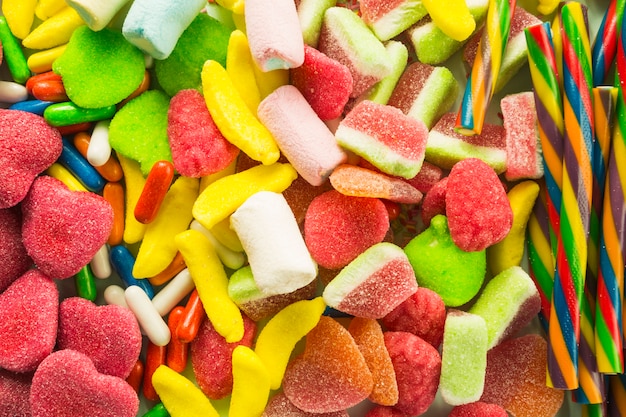 ¿Te imaginas conocer la historia detrás de las deliciosas gomitas? ¡No podrás creer lo que descubrirás!